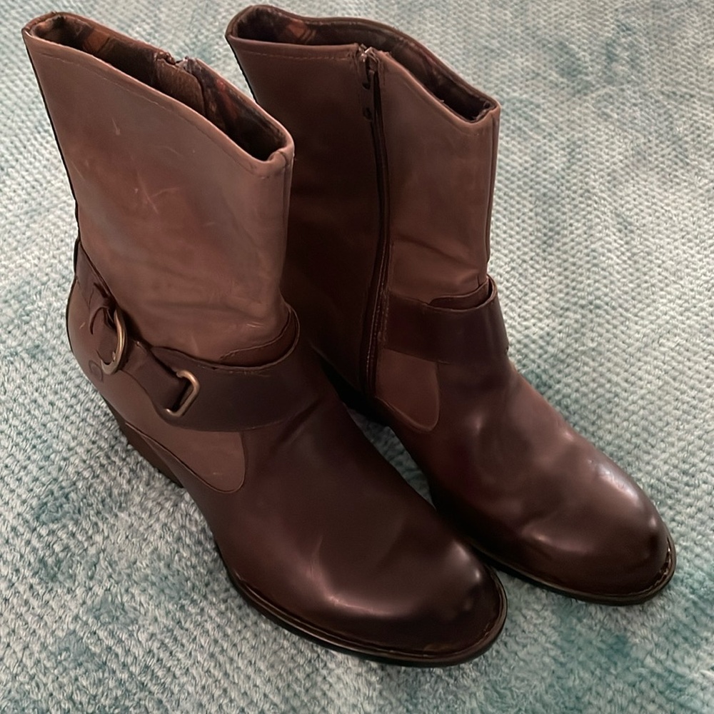 Born leather brown ankle western boots 8 M